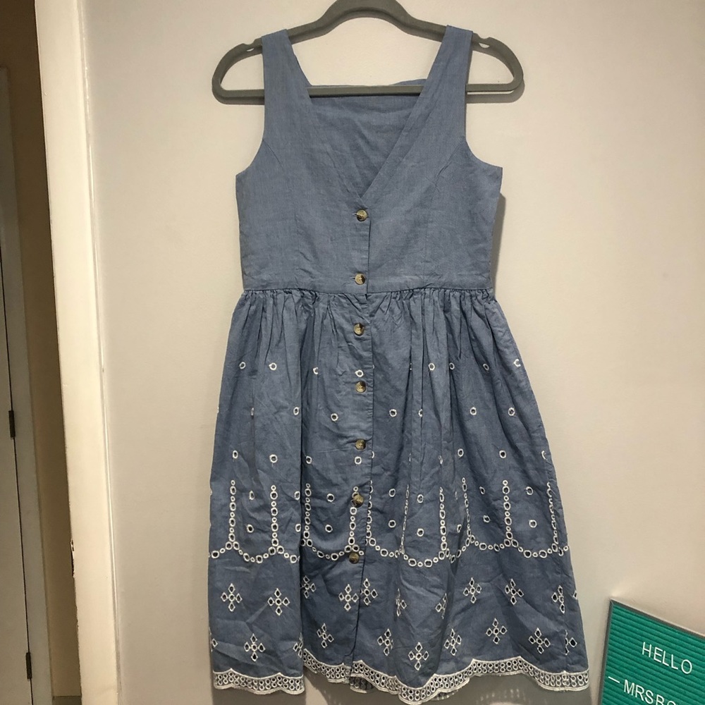NEW vero moda chambray eyelet detail size small